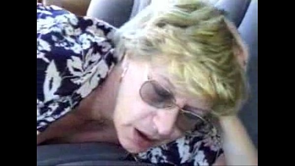 Esposa follada en un coche mientras el marido graba