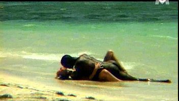 Monika Sweet sesso interrazziale in spiaggia (SOFTCORE)