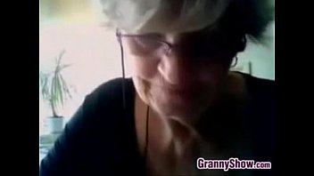 Vovó Mostra Seus SeiosBusty Grandma Sh