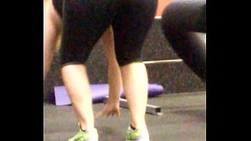 thick pawg in black leggins that ass jiggales