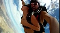 Alex Torres прыгает с парашютом, порно-скандал