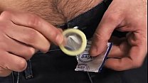 コンドームを正しく装着する方法