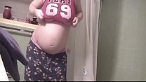 enceinte teen salle de bain selfie - PregnantHorny.com