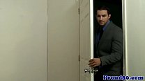 Клип - зрелый ебарь-гей посещает офис партнера, порно - HD видео
