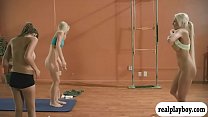 Heiße Yoga-Session mit der Blondine Khloe Terae