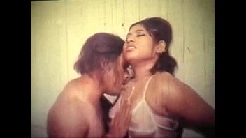 Bangladesí detrás de escena sin censura actriz desnuda completa hardcore y espectáculo de pezones en el baño