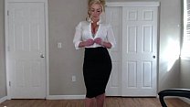 Psicóloga sexy de mamas grandes
