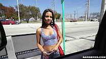 La latina Nikki Kay tiene que ver con su dinero en el Bang Bus (bb15058)