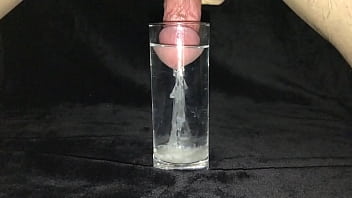 Sperme dans un verre d'eau 2