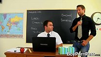 Big dicked Student schiebt seinen Schwanz in Lehrer engen Arschloch