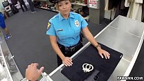 Sra. Polícia quer penhorar sua arma - XXX Pawn
