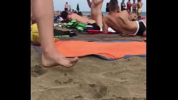 Fanculo sulla spiaggia per nudisti gay