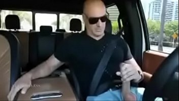 masturbandosi in macchina