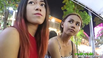 Super kleine 18yo Thai Hottie mit Bangkok Knackarsch reitet tuktuk ft. Song