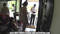 German Mature opens the door to the pizza naked