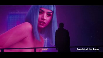 Ana de Armas Totalmente Nua como Holograma em Blade Runner 2049