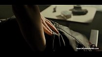 Mackenzie Davis montrant les seins dans Blade Runner 2049