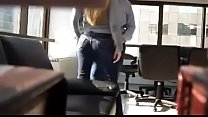 Büroassistent Saugen Dick bei der Arbeit