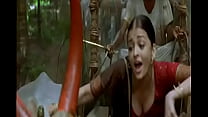 Aishwarya Rai montre le clivage des seins dans la chanson du gourou