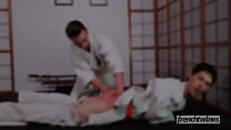Deux jeunes judokas Enzo Lemercier & Timy Detours baisent sur le tatami