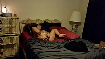 Matrigna Milf catturata mentre si masturba al porno