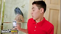 BANGBRO - Juan El Caballo Loco spia la sua matrigna MILF nella doccia