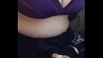 Hot sexy tante boob show en voiture