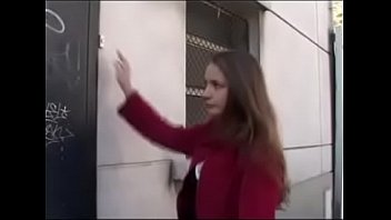 Alisa Schmidtova ou Paloma S. Ela trepa com o reparador no banheiro