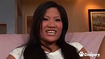 Gap Tooth Asiática Christina Aguchi Chupa Um Caralho Seco