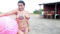 CULIONEROS - Latina Sofia montre ses gros seins sur ses gros seins!