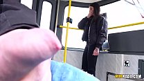 ¡La mujer me ve masturbándome en un tranvía! # Stacy Sommers