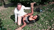SCAMBISTI MATURI - Negra italiana gostosa faz sexo ao ar livre com anal e esporrada na cara