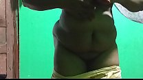 cachonda desi indio tamil telugu kannada malayalam hindi vanitha mostrando grandes tetas y leggings de coño afeitado presione tetas duras presione nip frotando coño masturbación chile grande y verde