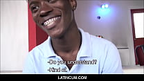 ジャマイカからのブレースを持つ若い黒人アマチュアストレートボーイは、現金ハメ撮りのためのゲイラテン映画製作者をファック