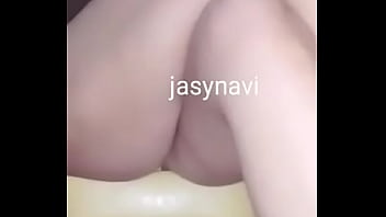 jasy cruzada de pernas clip