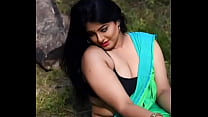 Mallu beautyqueen showing curves and cleavage