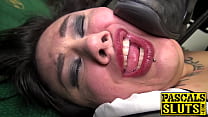 Goth chub Lily b. alimentado com esperma após a inserção áspera do pau