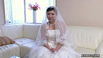 Японская невеста Эми Коидзуми изменила после свадебной церемонии без цензуры
