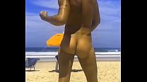 Saad en la playa nudista