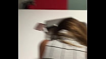 Пара занимается сексом в классе в любительском видео