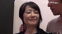 Madre que se comporta con la comida japonesa Yoshiko Nakayama 2