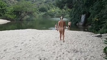 Fiel ins Netz !!! Backstage eines brasilianischen Pornofilms auf dem Boot !!!. (Paty Butt und Agatha Ludovino)