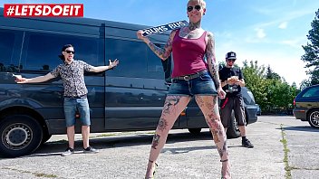 LETSDOEIT - Milf tatuata milf scopata duramente nel bus sesso