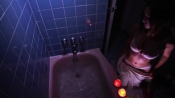 The Midnight Hour di Lee Martin - Last Night, Tonight and Tomorrow: Sexy Underwear Girl Bath