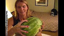 Mikayla Miles forte esmaga melone