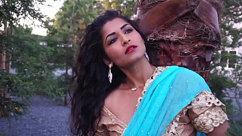 Desi Bhabi Maya Rati em Hindi Song - Maya