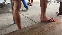 率直な男性の足