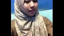 Malay hijab melayu show nue (gros seins)