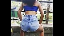 Morena Maryana Rebolando in Short Jeans