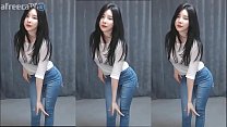 Meninas coreanas dançam inocentemente uma dança sexy
